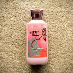SOLD: BBW Velvet Sugar Body Lotion